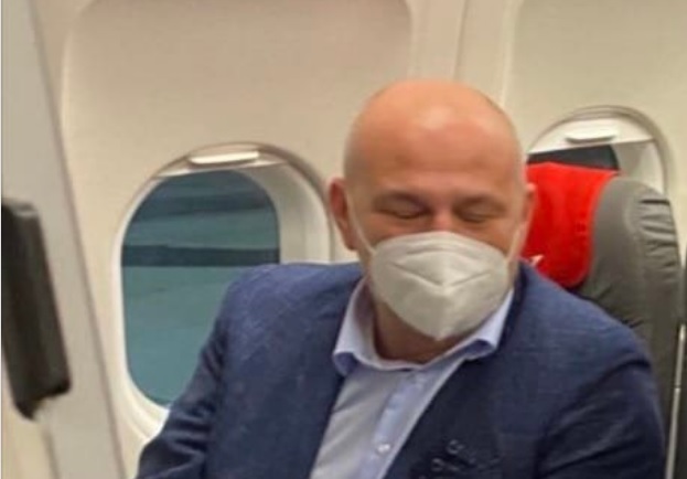 Kolakušić odgovorio HDZ-ovki jer je nosio masku u avionu: ‘Nosio bi i dvije kad sam okružen vama!’