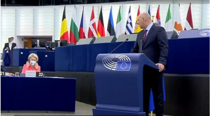 Kolakušić Von der Leyen: Još od nacizma nisu bila tako zgažena ljudska prava u Europi
