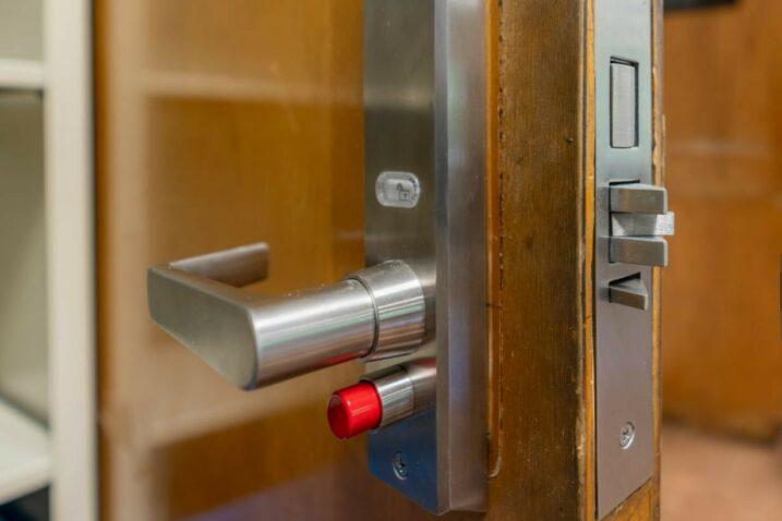 Nezadovoljstvo u školama: Ministarstvo izdvaja nula eura za mjere i zadaje nove poslove