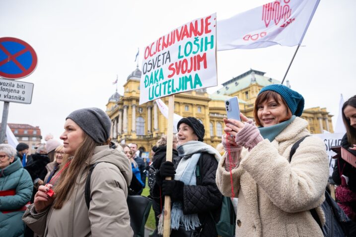 NEZADOVOLJSTVO U ŠKOLSTVU S velikog prosvjeda profesora i nastavnika poručili: Došlo je vrijeme da se borimo za naše učenike i učenice