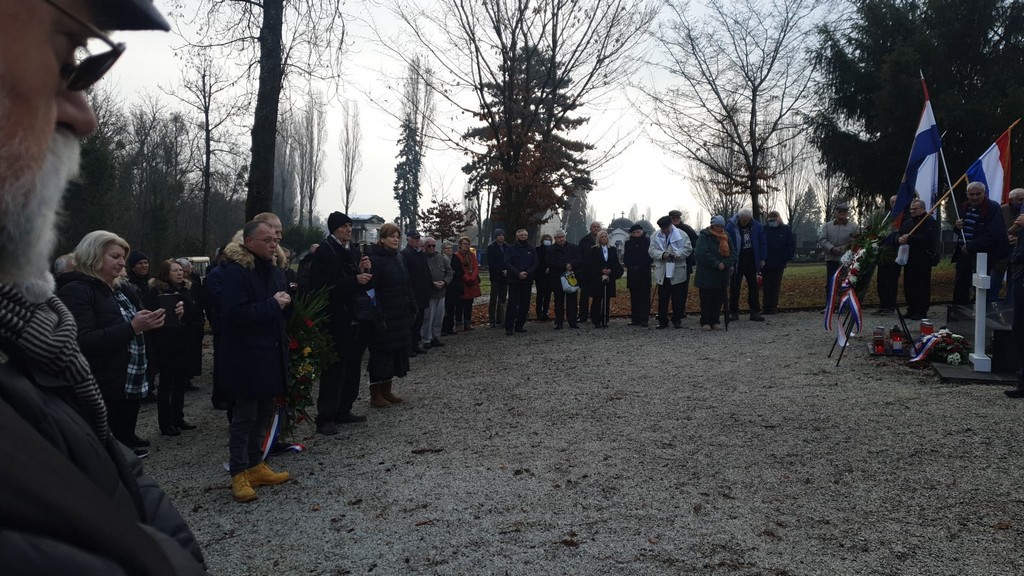 Održano paljenje svijeća na od komunističkih vlasti 1946. godine preoranom groblju hrvatskih vojnika na Mirogoju