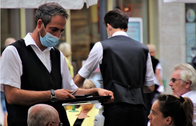 'KRUH SA 77 KORA' HOROR ISKUSTVA BIVŠIH SEZONACA! Evo zašto na Jadranu nema radnika, priče će vas šokirati: ‘Sada žale za nama Slavoncima’