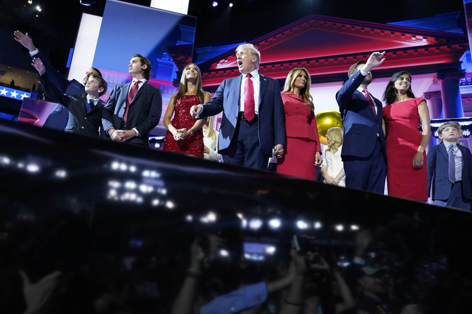 REPUBLIKANSKA KONVENCIJA  Trump prihvatio nominaciju uz oštar govor: ‘Biden će pokrenuti Treći svjetski rat. Zaustavit ću to’