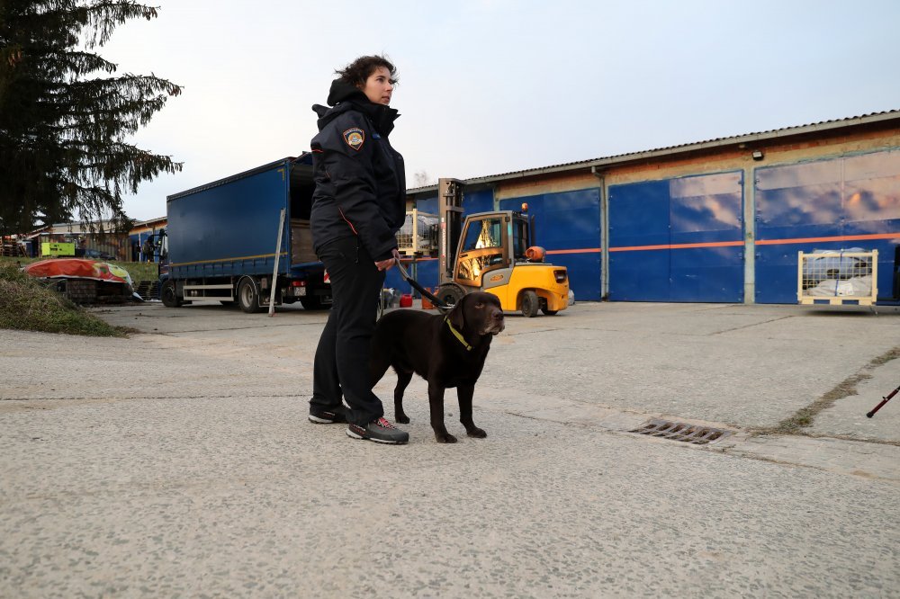 Hrvatski konvoj za traženje unesrećenih u ruševinama stigao u Tursku, na putu je prema prihvatnom centru
