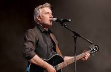 Šef HVIDRA-e se slučajno zapalio bakljom na Škorinom koncertu. Uletjeli vatrogasci, snimljeno kako ga se gasi