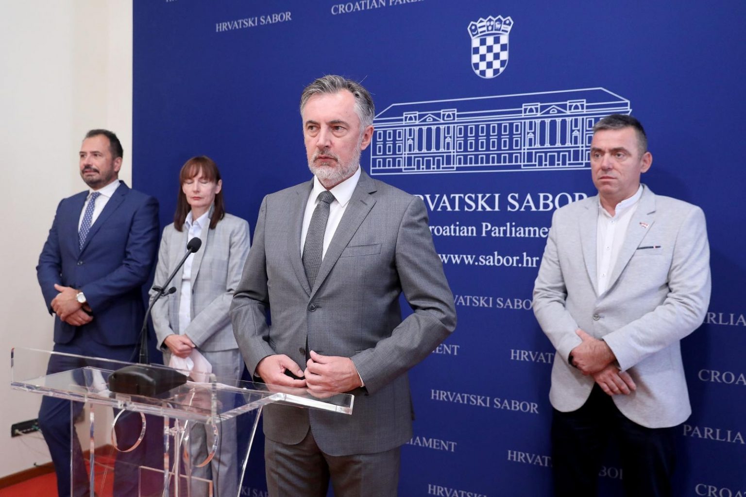 Škoro o Peternelu: Prigrlio sam ga kao prijatelja, učio ga kako se prekrižiti…