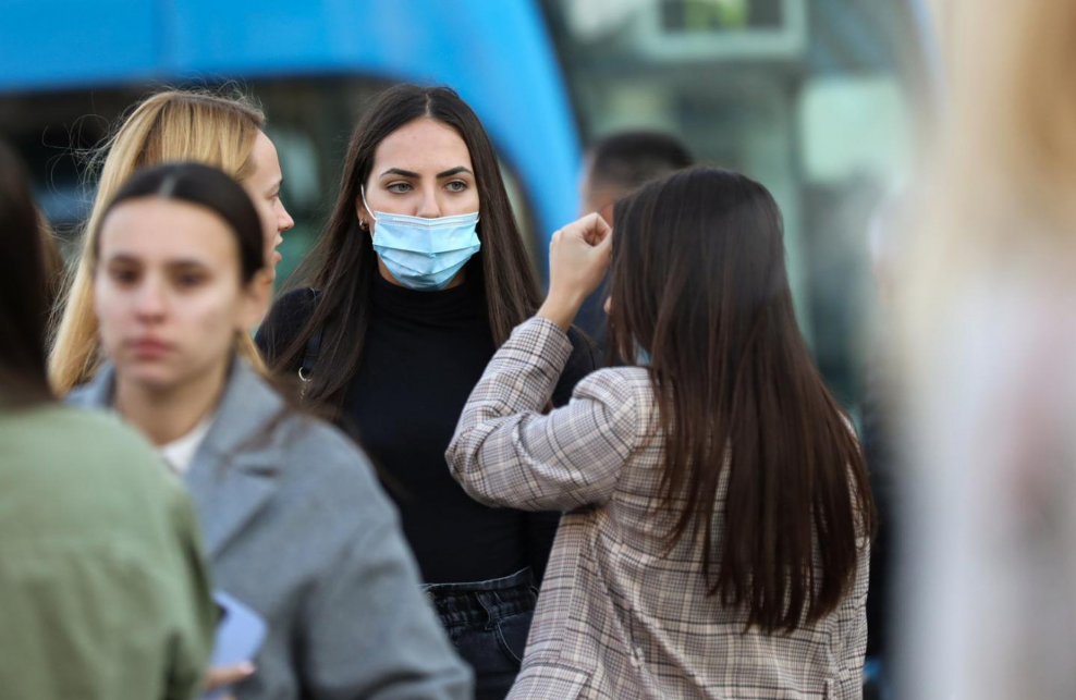 BROJKE ZARAŽENIH RASTU, A HZJZ DONOSI NOVE PREPORUKE: Doznajemo tko sve mora u samoizolaciju, a tko sve mora testirati nakon kontakta s oboljelim