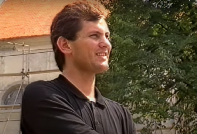 ŽUPNIK NA ‘PRVOJ CRTI’! Mlado lice našeg poznatog biskupa na ratnoj snimci iz 1991