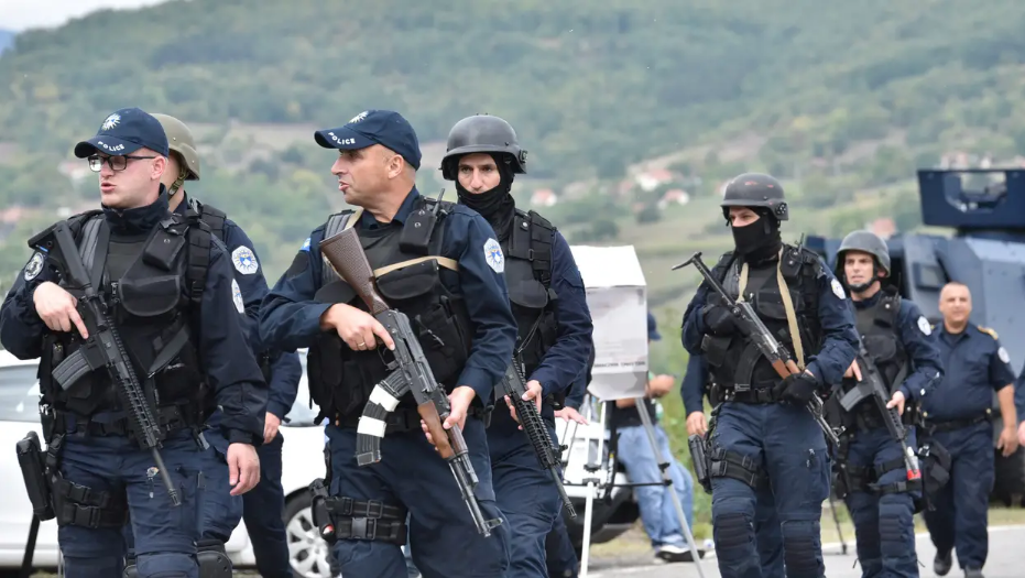 Policija je i dalje na sjeveru Kosova, Srbi blokiraju promet