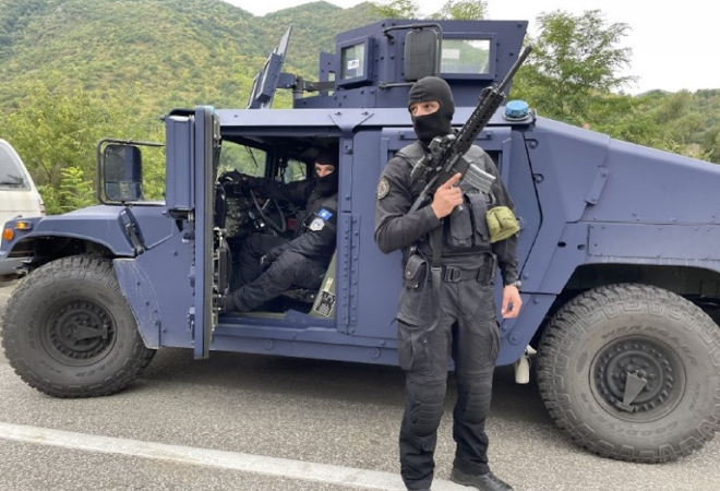 RASTU TENZIJE NA KOSOVU! SRBI POSLALI TENKOVE? Nadlijeću avioni, Europska unija upozorava: Povucite specijalce, maknite barikade!