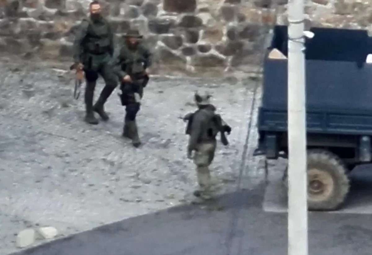 Kurti otkrio fotografije naoružanih srpskih specijalaca ubačenih na Kosovo