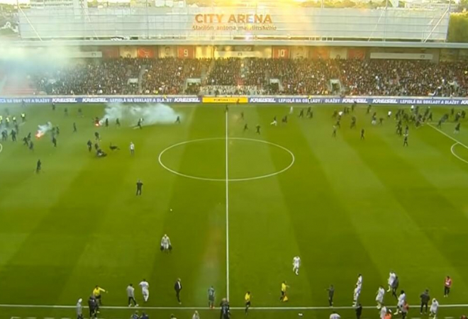 (VIDEO) KOSOVO NA TRIBINAMA, PA MASOVNA TUČNJAVA HULIGANA! Ovdje se to nikako nije očekivalo!