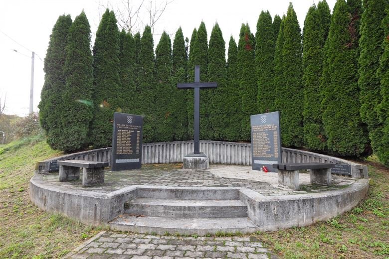 Ubijali su redom - rafalima po prsima, noževima u vrat...: približava se obljetnica srpskog pokolja u kojem je izbrisano cijelo jedno selo, a za stravičan zločin najvjerojatnije nitko neće odgovarati