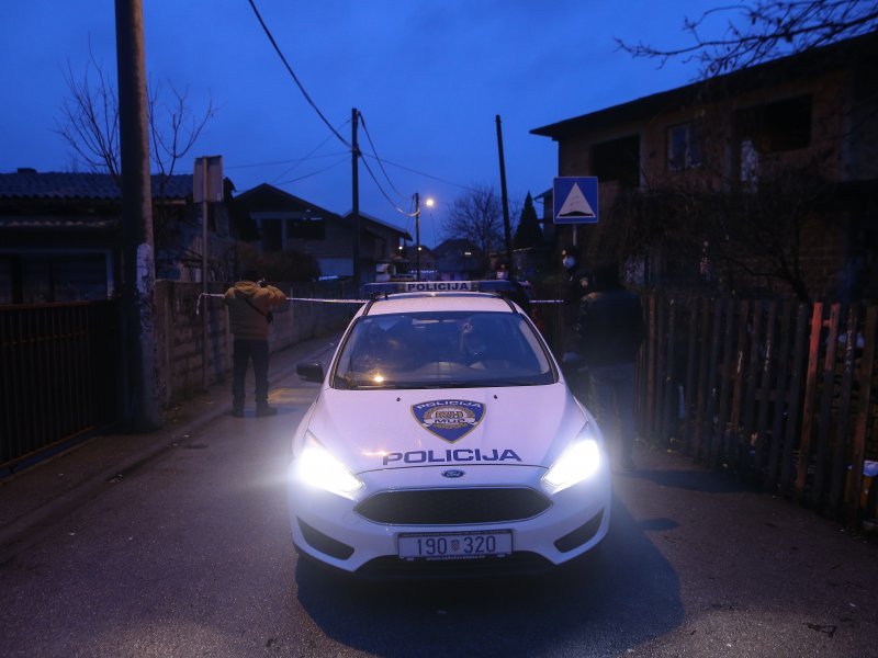 Privedena dva muškarca nakon napada na policiju u Kozari putevima