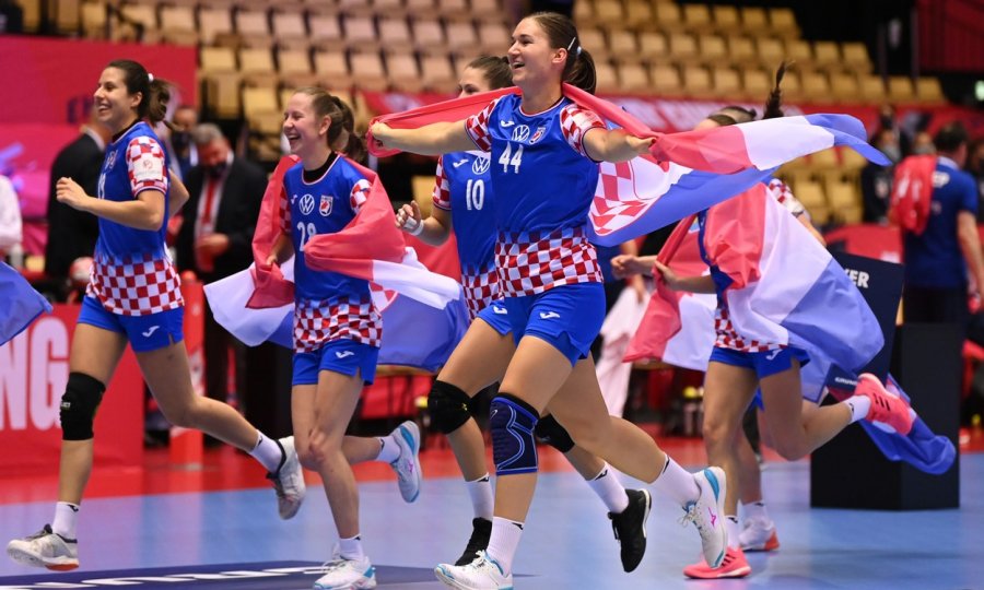 Senzacionalne 'kraljice šoka' oglasile su se nakon povijesnog uspjeha; Ćamila je spremila i poseban pozdrav za Dance