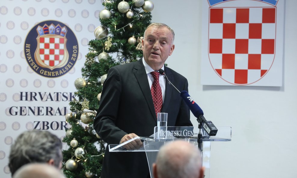 Krešić ponovno izabran za predsjednika HGZ-a. Od 74 glasa dobio je 73