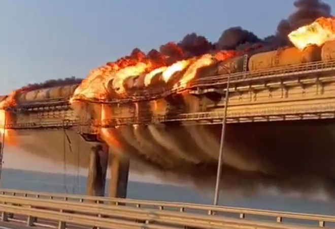 VIDEO Pogledajte snimku trenutka eksplozije na Kerčkom mostu: ‘Cesta je doslovno presječena po pola…’