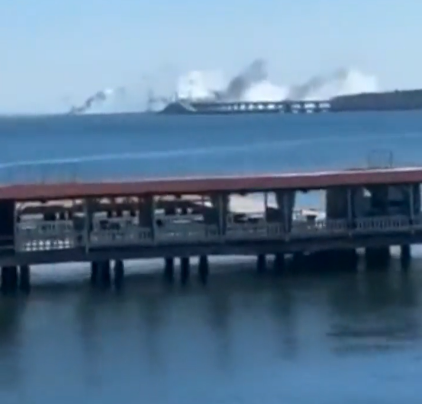 Novi napad na Krimski most! Čuju se sirene za uzbunu, suklja dim, ljudi sve snimaju s plaže