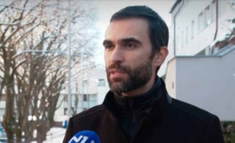 Sindikati došli pred Ministarstvo: Tražimo hitan početak pregovora