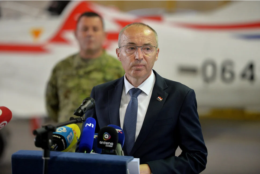 VIDEO: KRSTIČEVIĆ UPUTIO EMOTIVNU ČESTITKU 'Budimo ponosni na časni i slavni ratni put 4. gardijske brigade i na sva postignuća koja smo ostvarili u Domovinskom ratu'