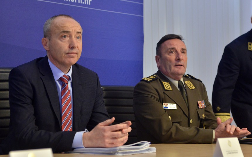 Božićne i novogodišnje čestitke ministra Krstičevića i generala Šundova