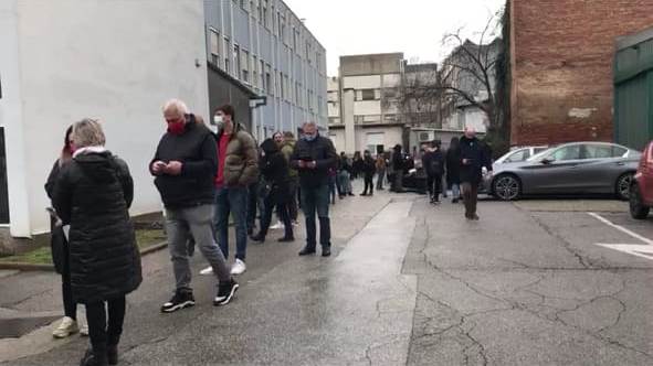 REDOVI ZA DARIVANJE KRVI Građani se odazivaju na poziv, dobrodošle su sve krvne grupe