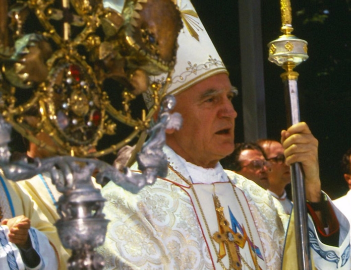 Kardinal Franjo Kuharić posmrtno odlikovan prvim Veleredom Franje Tuđmana s lentom i Danicom: ‘Cijeli je život živio skromno’