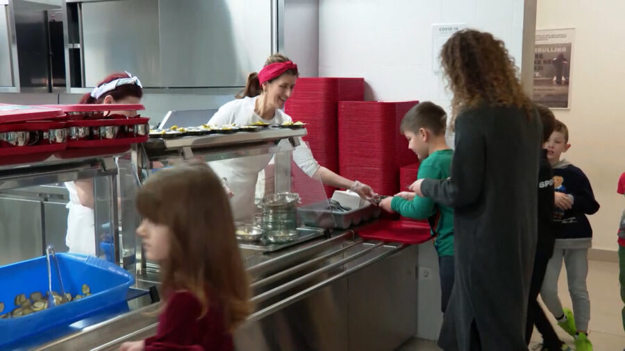 U osnovnim školama nedostaje 4000 kuharica