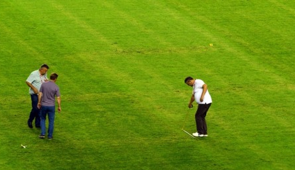 Navijači prozvali policiju: ‘Nemate pametnija posla nego ganjati klince koji su malo dimili rano jutro? Što ćemo sa svastikom?’