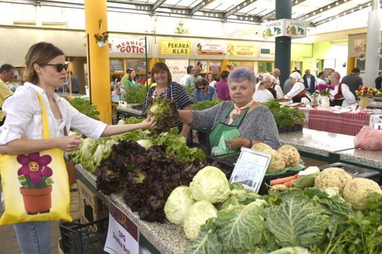 Inspektori krenuli u preduskrsno „češljanje”, prve na udaru – kumice na placu! Kazne gotovo 10 tisuća eura