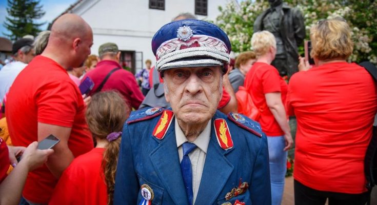 KAKO JE TO BILO IZA OKA KAMERE: Najava snimanja javnog okupljanja, a snimljeno je NIŠTA, no znakovlje HOS-a, svaki put se vidi