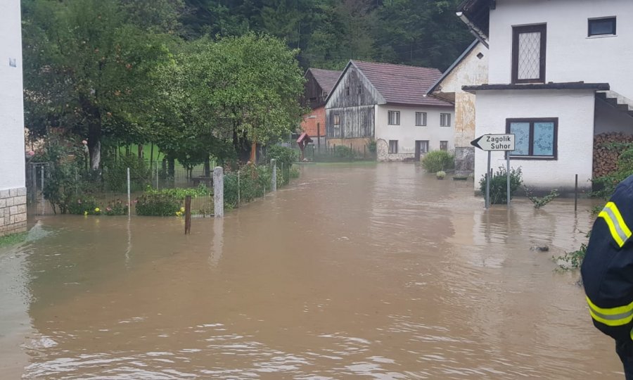 Izlila se Kupa, izdano upozorenje za bujice i urbane poplave u gotovo cijeloj zemlji