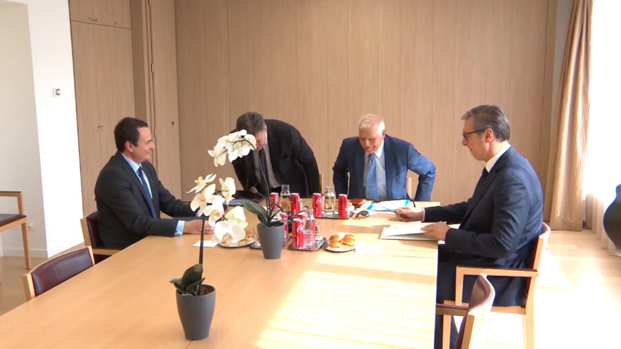 Vučić i Kurti odvojeno s EU dužnosnicima, moguć trilateralni susret