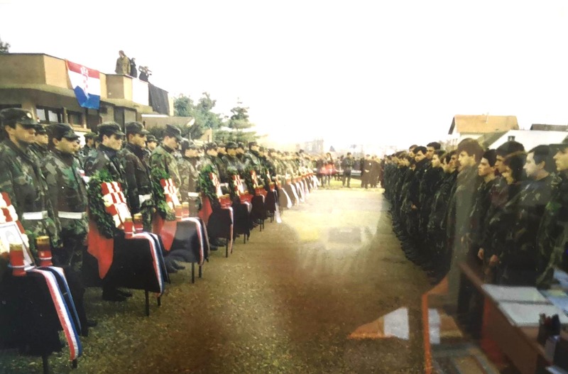 09. siječnja 1992. godine, uz prometnicu Pakrac - Požega, stotinjak metara od sela Kusonje pronađena je prva masovna grobnica u Domovinskom ratu (VIDEO)