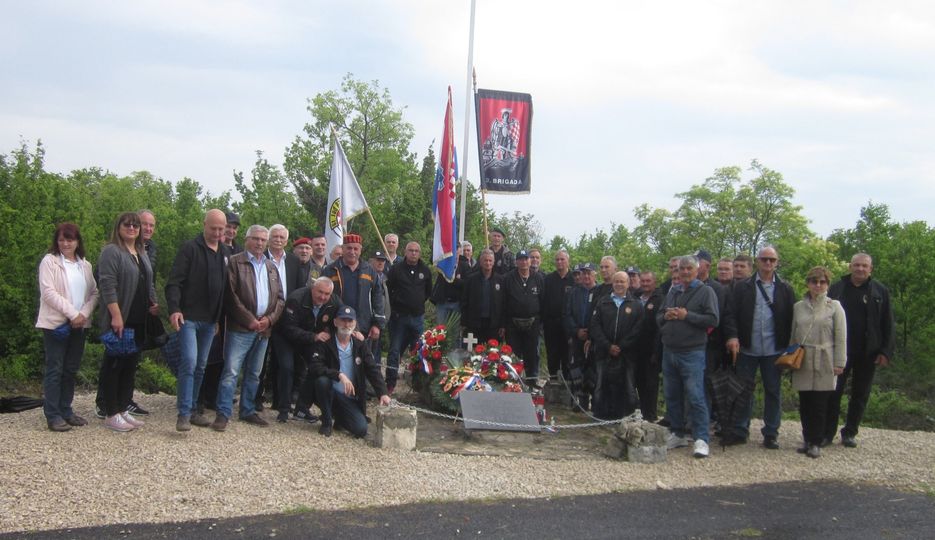 Branitelji okupljeni oko Kluba 61. lad PZO Koprivnica obilježili 30. obljetnicu bitke za Stolove i svetkovine Kraljice mira u Hrasnom