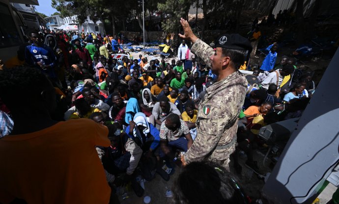 Kaotične scene na Siciliji, prihvatni centri za migrante prenapučeni