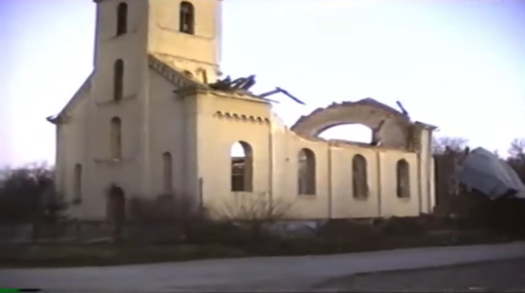 (VIDEO) JEZIV ULAZAK ARKANA U LASLOVO: ‘Alo, ustaše! Evo stojim kraj vaše prljave zastave u blatu!’