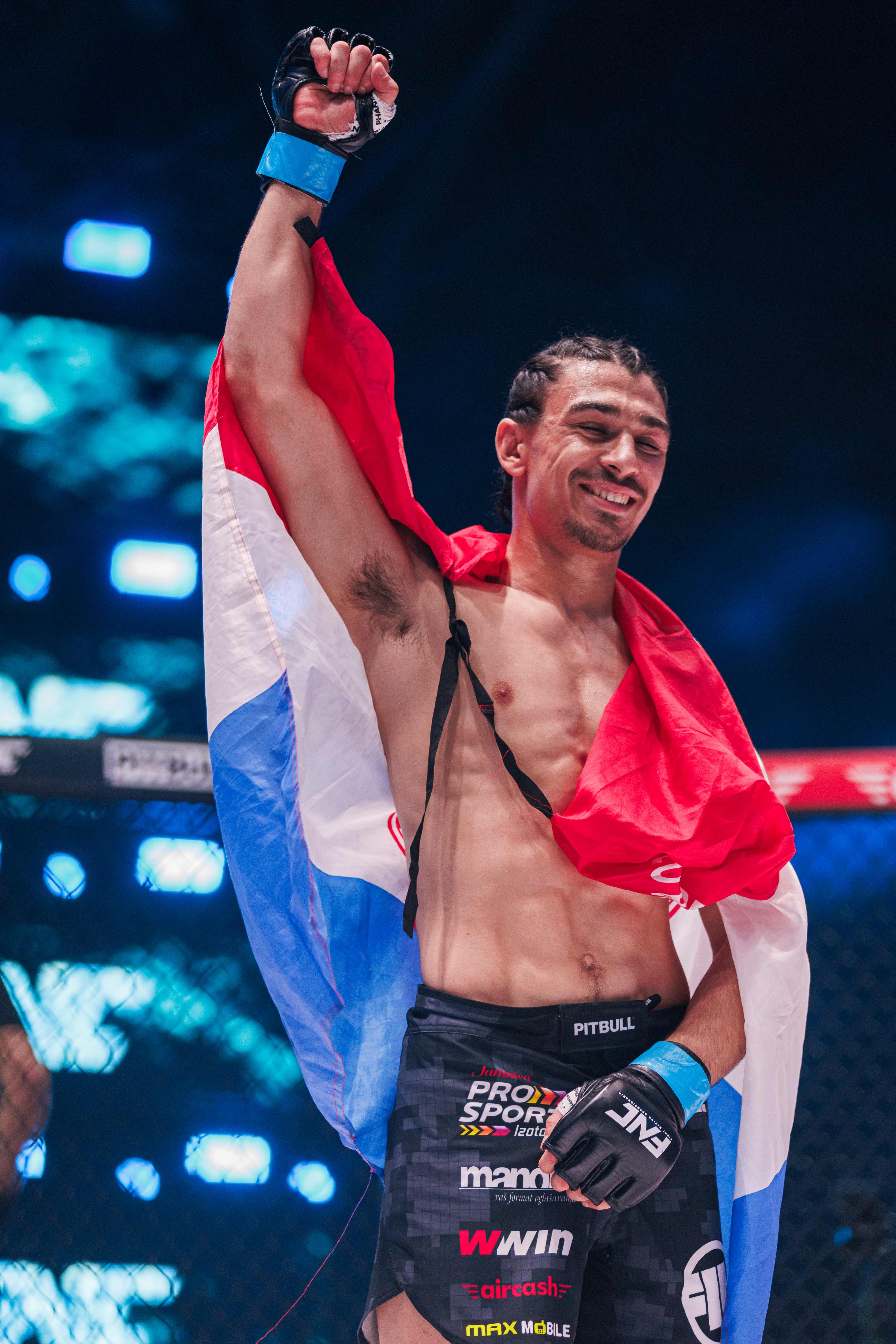 Zemlja Heroja u Oktagonu: borbeni duh borca i očev utjecaj (VIDEO)