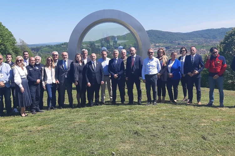 Ministar Medved posjetio brdo Čukur i odao počast Gordanu Ledereru