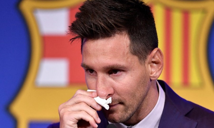 EMOTIVNA KONFERENCIJA  Leo Messi u suzama se obratio javnosti i navijačima Barcelone koji su okupirali stadion Camp Nou