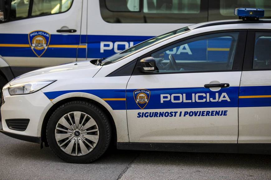 DETALJI NESREĆE NA A3: Poginuli vozač autom se zabio u kamion Hrvatske vojske, pripadnici HV-a zbrinuti u bolnici