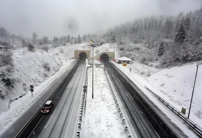 VOZAČI, OPREZ! PREKINUT PROMET NA DRŽAVNOJ CESTI: HAK javlja da je došlo do nesreće kod Ličkog Cerja