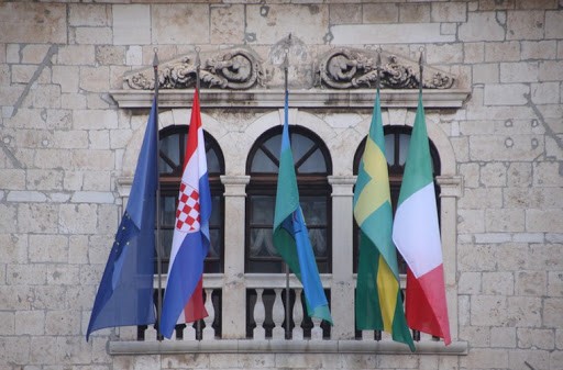 Tko za svoju domovinu može napisati da je bijedna? Samo onaj koji je mrzi iz dna duše!