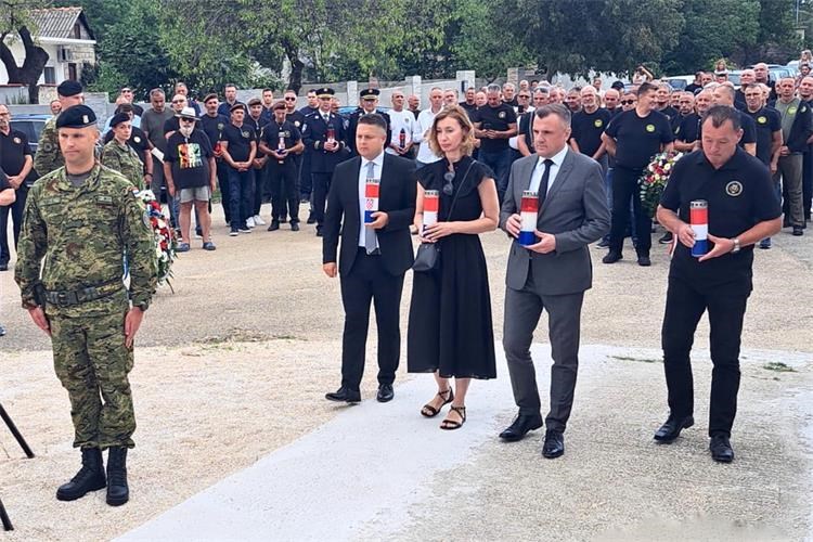 U Lisičiću otkriveno spomen-obilježje nestalom hrvatskom branitelju Ivanu Budanu