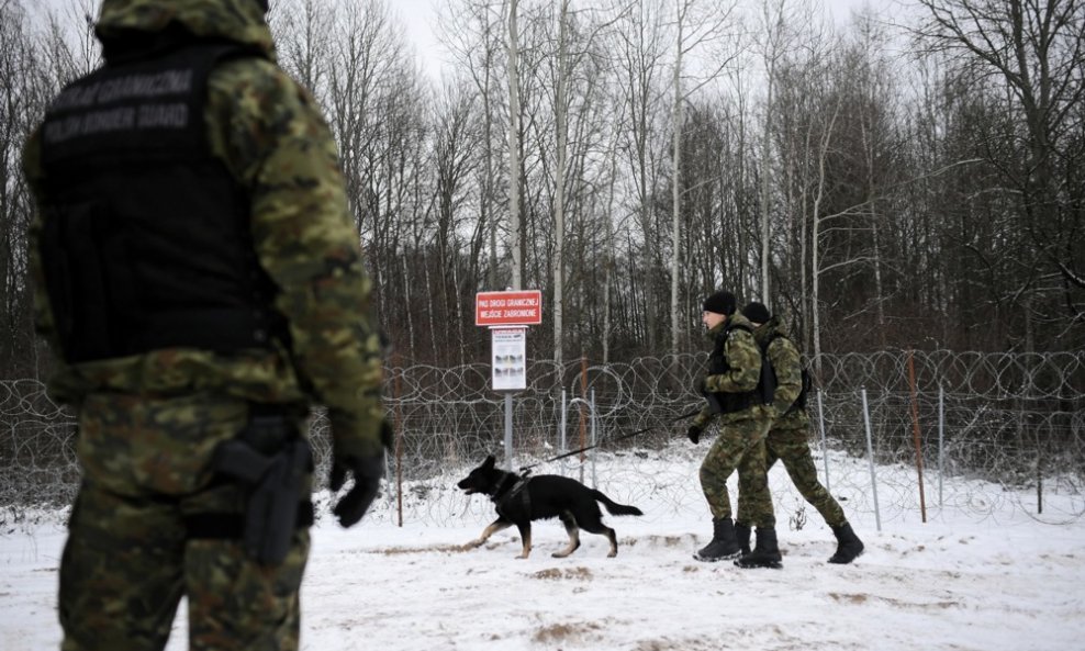 ESKALACIJA NAPETOSTI Članica NATO-a proglasila izvanredno stanje: Situacija na granici se pogoršava