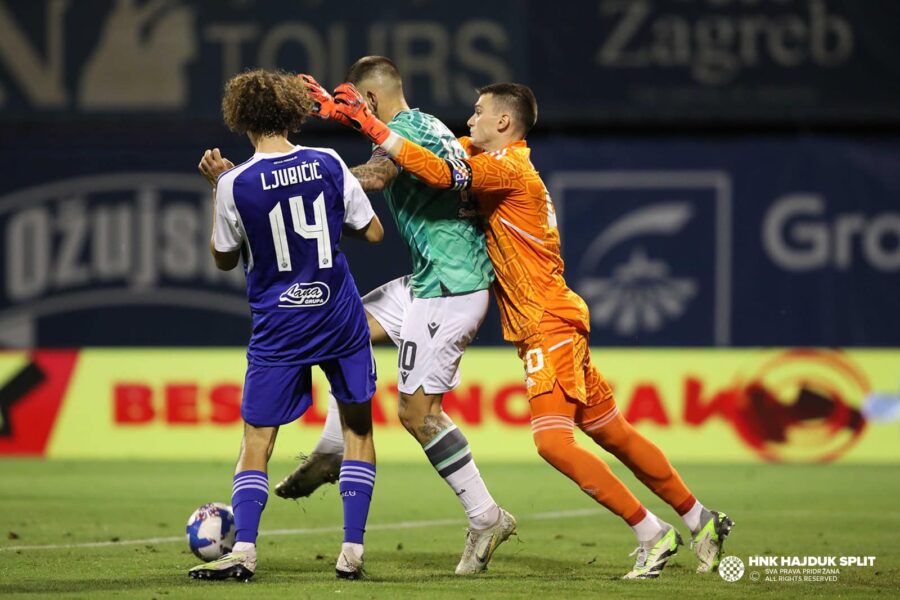 VJEČNI DERBI Dinamo šokiran u nadoknadi, Pukštas zabio za veliku feštu Bijelih na Maksimiru