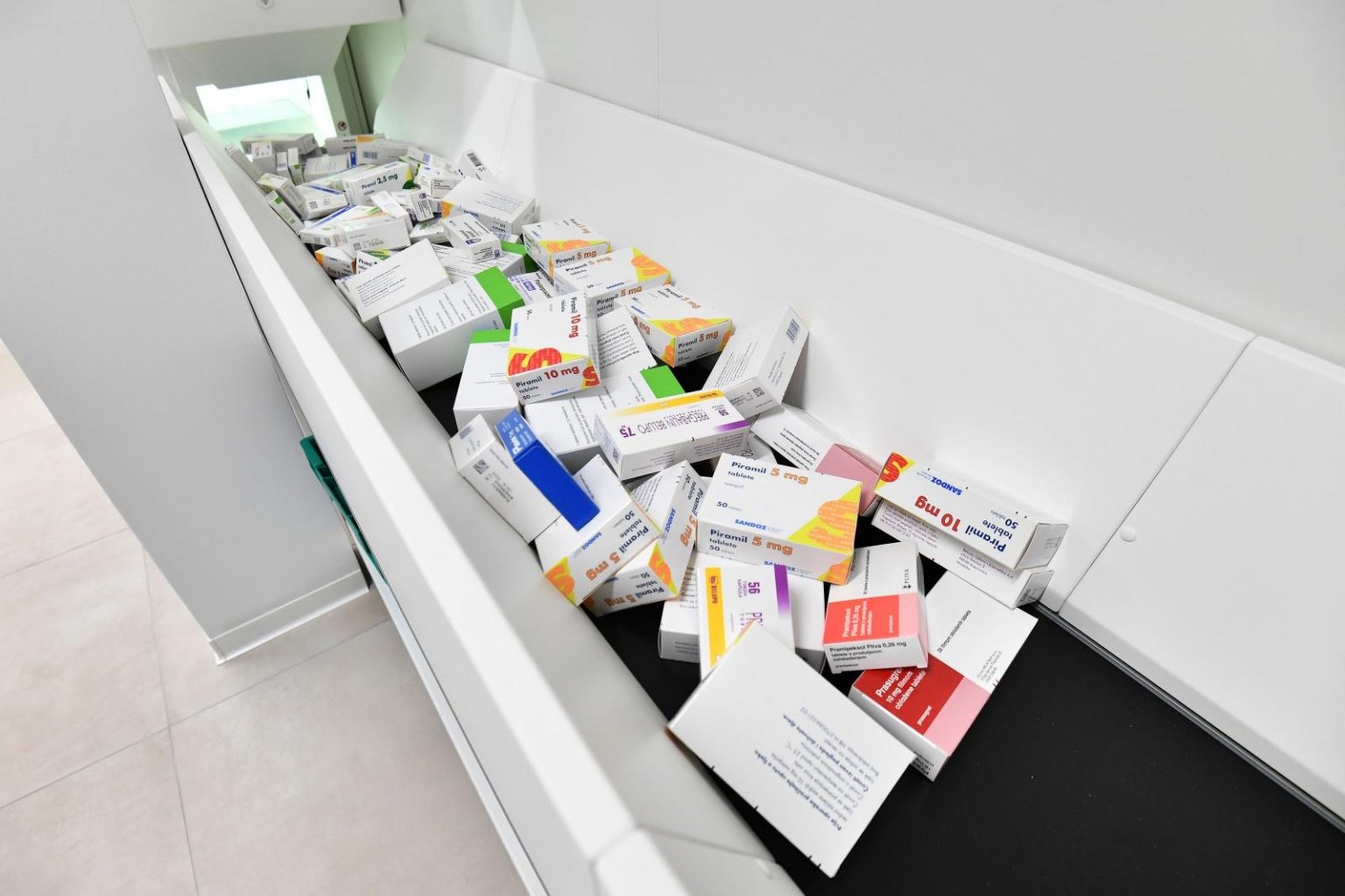 I Vlada i veledrogerije u šah-mat poziciji. Drže svoju stranu i ne popuštaju