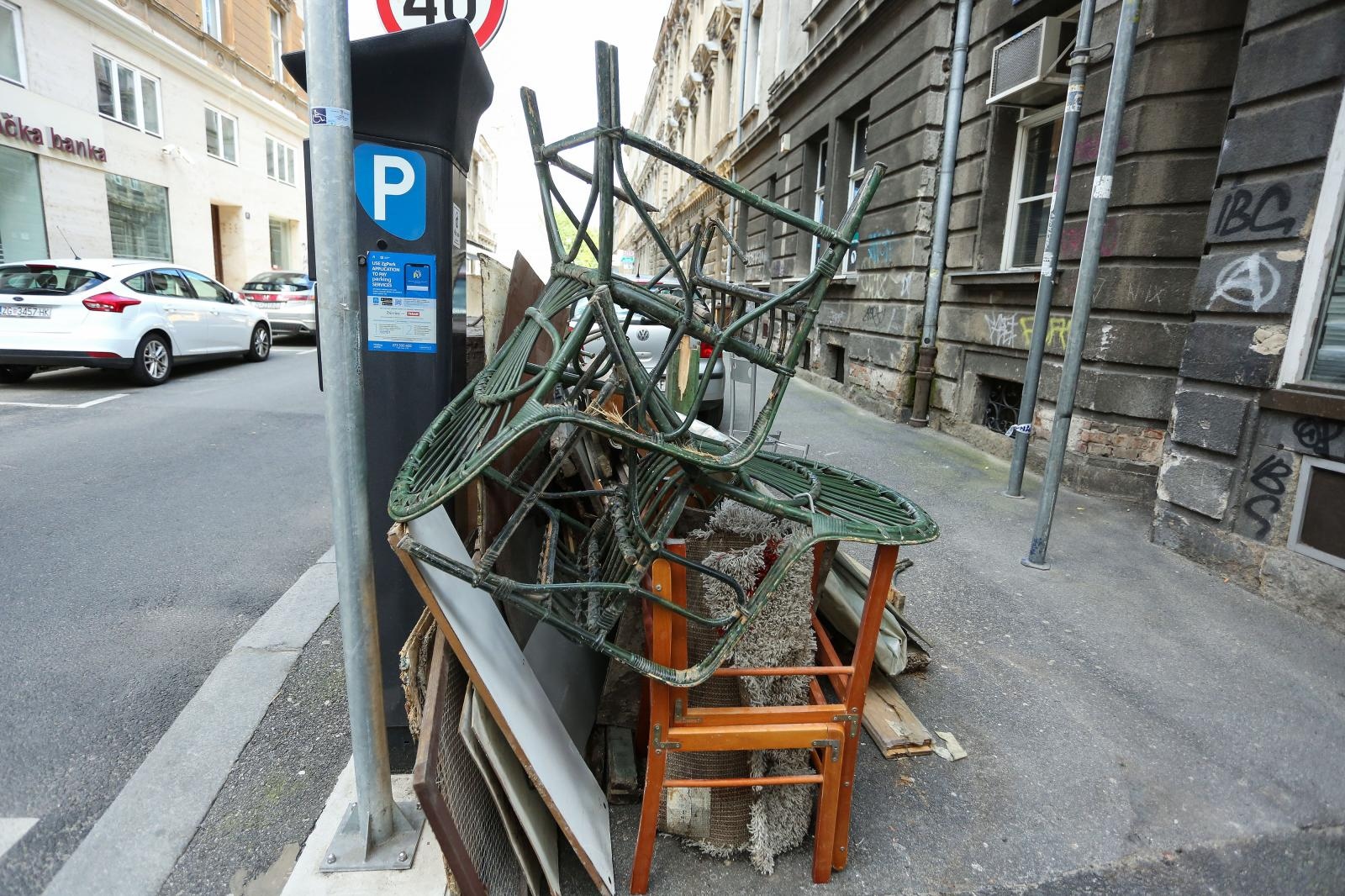 Glomazni otpad u Zagrebu se ne odvozi, ne primaju ga ni reciklažna dvorišta