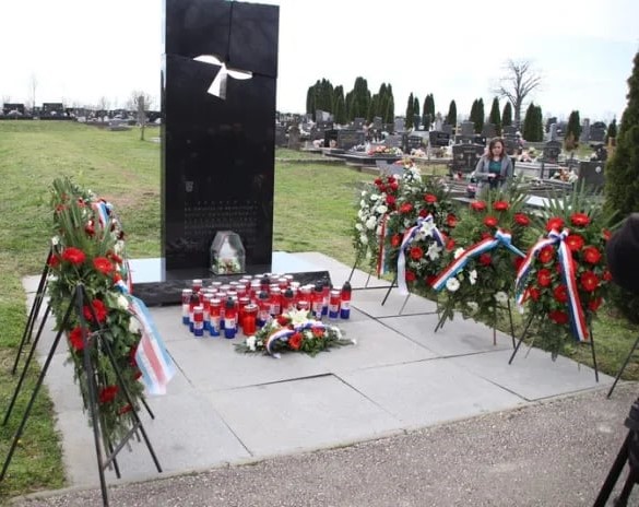 U Lovasu obilježena 28. obljetnica pokopa žrtava iz masovne grobnice i pojedinačnih grobnih mjesta