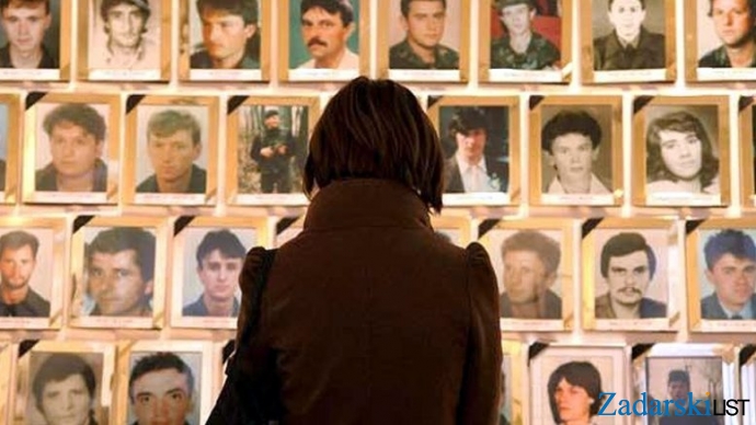 Djevojka mala i ubijeno selo